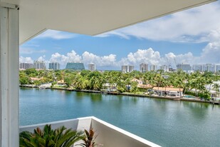 Building Photo - 9101 E Bay Harbor Dr