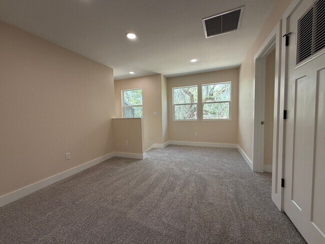 Building Photo - 4409 NW 31st Ave