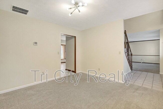 Building Photo - 216 Shadowood Ln