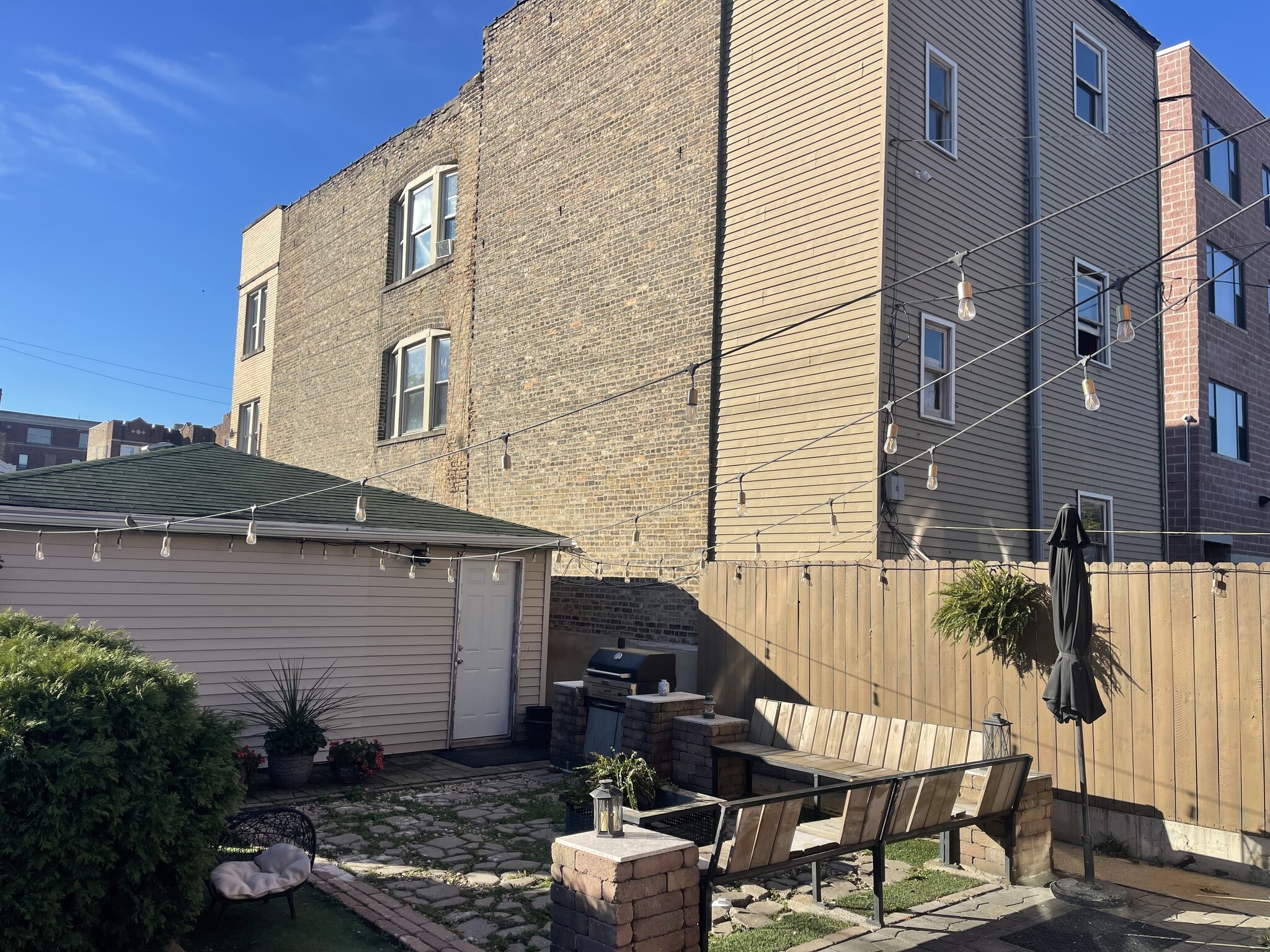 Building Photo - 3214 W Division St