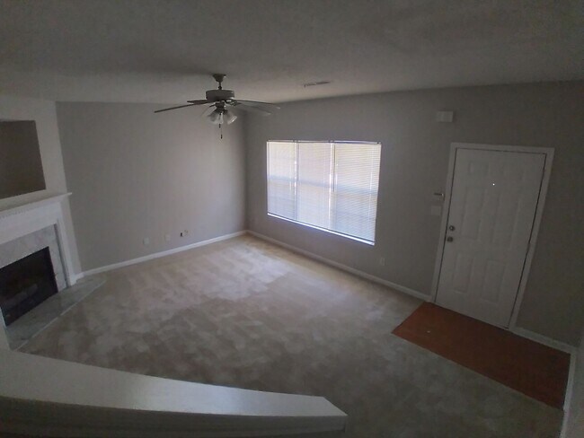 Building Photo - 3 bed 2 bath property in Atlanta!! -- Secu...