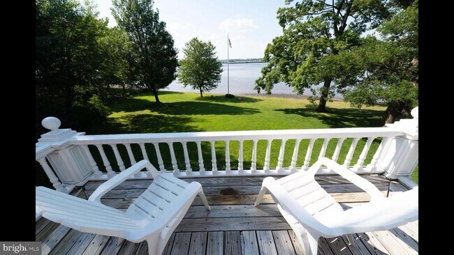 Building Photo - 605 Bank Ave