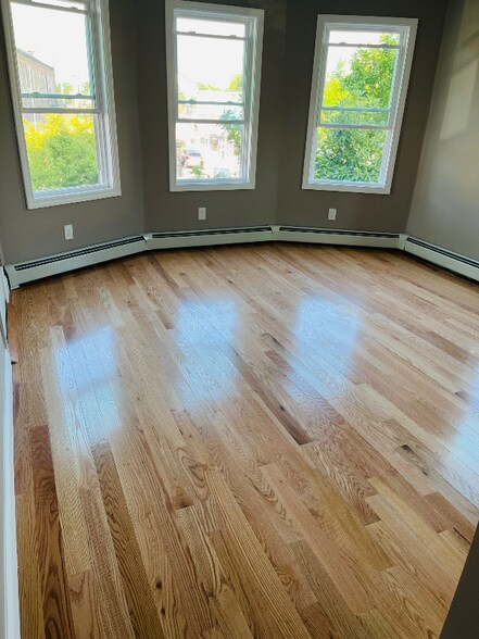 Building Photo - 1051 Broad St