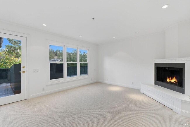 Building Photo - 309 Melrose Ave