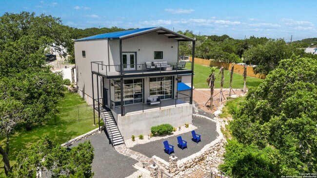 Building Photo - Hill Country Retreat