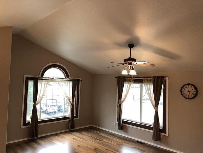 Building Photo - 3-Bed, 2-Bath Retreat in Scenic Eagle River, AK!"