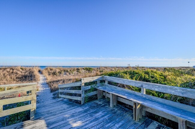 Building Photo - AMAZING WRIGHTSVILLE BEACH OFF-SEASON HOME - Now until End of April 2026