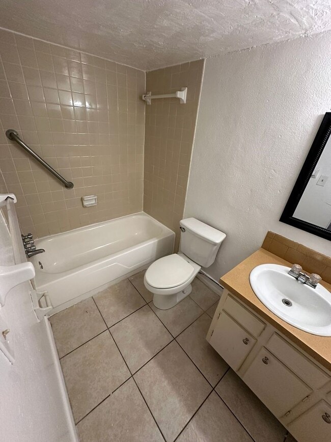 Building Photo - FAST APPROVAL !