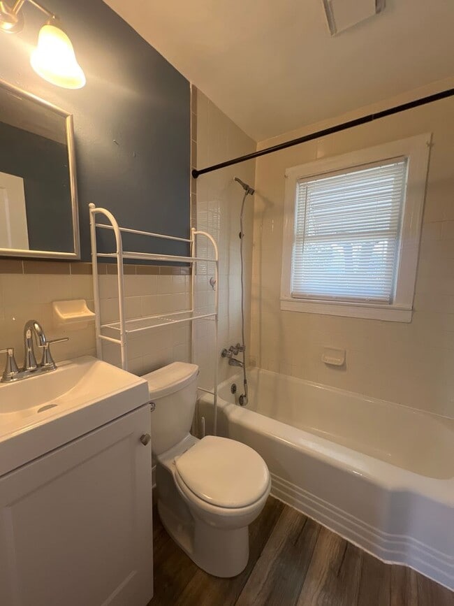 Building Photo - SHERWOOD FOREST