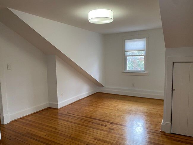 Upper level Bedroom #2. - 4809 Calvert Rd