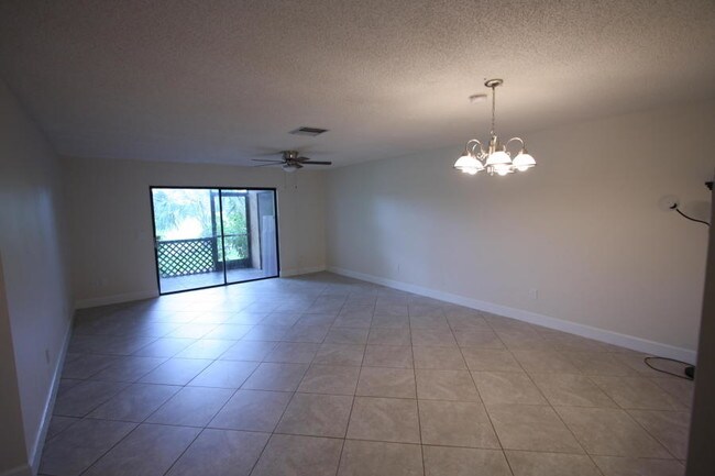 Building Photo - 1303 Lakeview Dr E