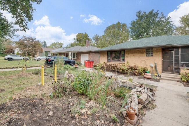 Building Photo - Charming 2-Bedroom Home with Bonus Space & Fenced Yard – Just Off Prospect Ave!