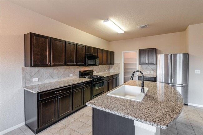 Building Photo - 137 Moulins Ln