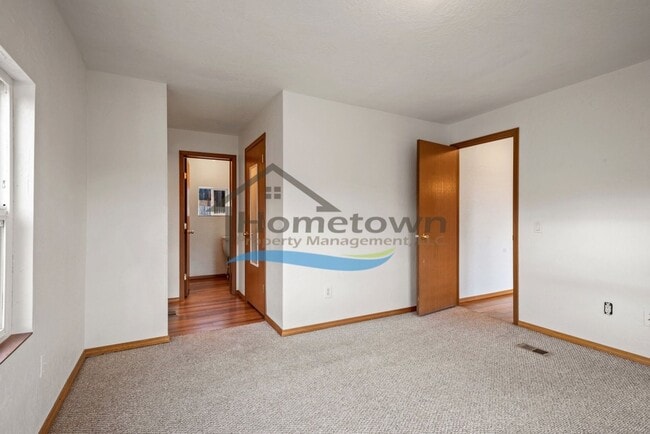 Building Photo - Post Falls Riverfront Home!