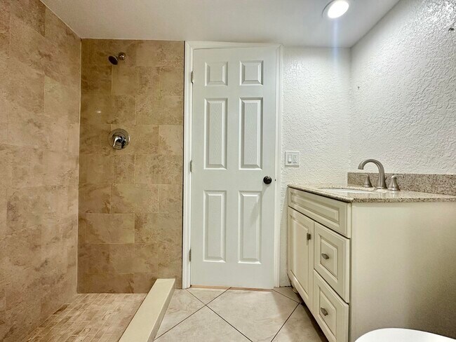 Building Photo - 63 Lake Arbor Dr