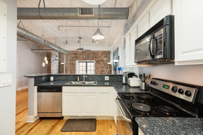 Building Photo - 104 Moody Ave