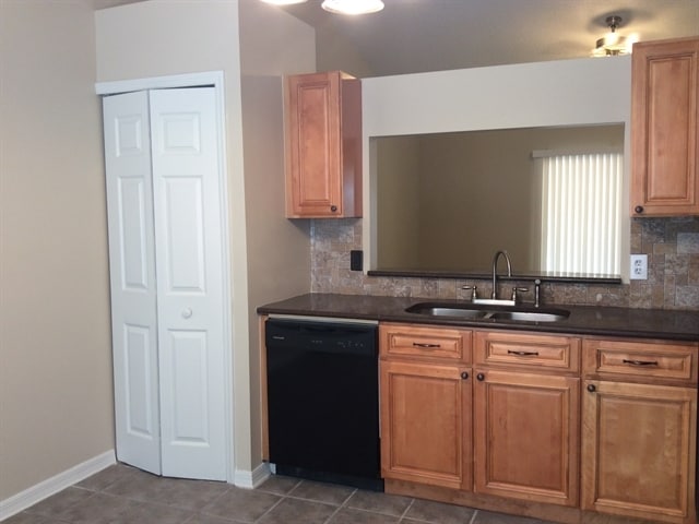 Building Photo - 4680 Greenhill St