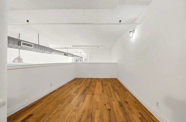 Building Photo - 689 Myrtle Ave
