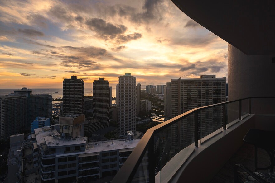 Sunset views - 1910 Ala Moana Blvd