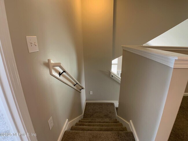 Building Photo - 647 Acorn Chase Dr