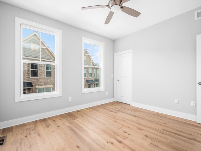 Building Photo - 928 Pullman Pl