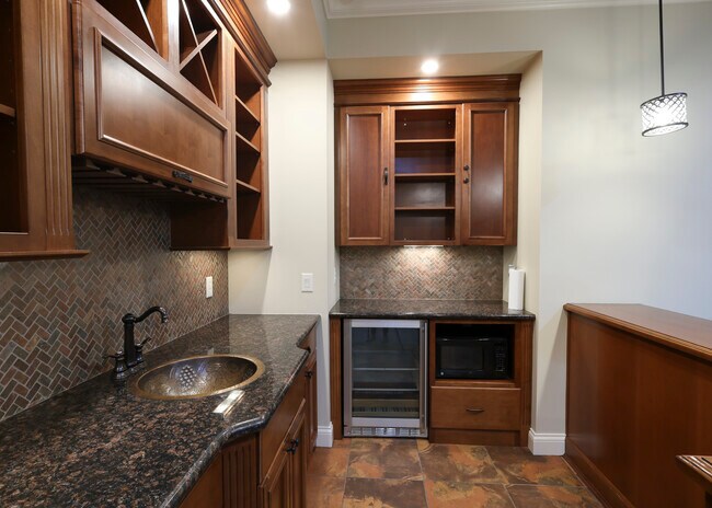 Building Photo - 9020 Whisperinghill Dr