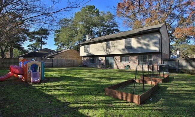 Building Photo - 11303 Golden Ray Dr
