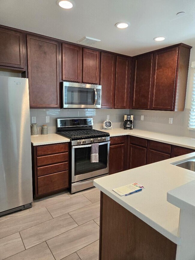 Building Photo - 52430 Hawthorn Ct