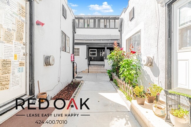 Building Photo - 617 S Soto St