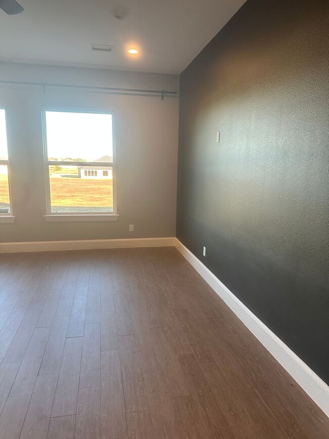 Building Photo - open concept 4bd - rent to own