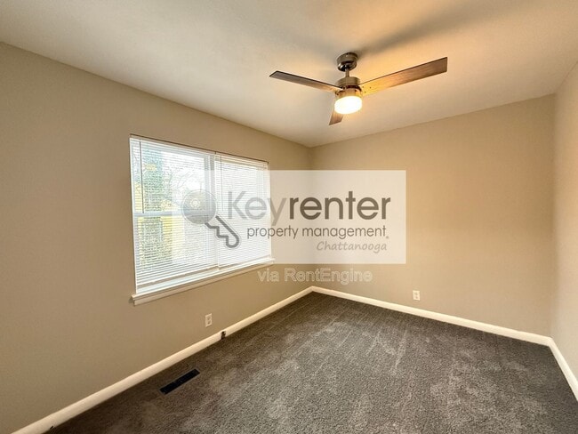 Building Photo - 305 Sunrise Ln