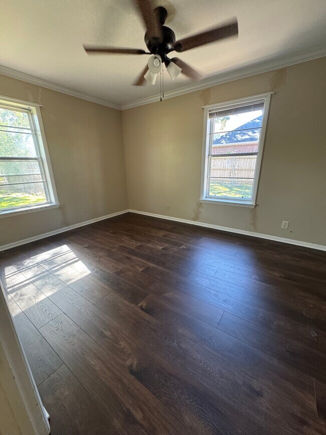 Building Photo - 8101 Karen Dr