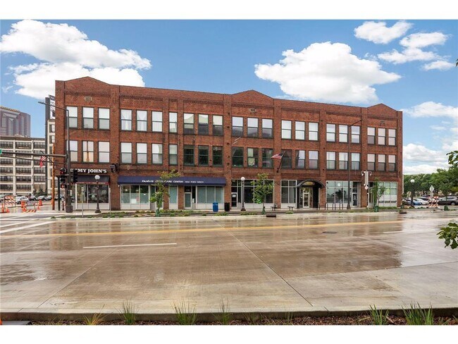 Building Photo - 523 Jackson St