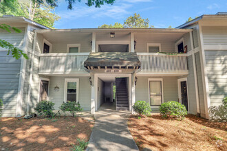 Building Photo - 610 Summit N Dr NE