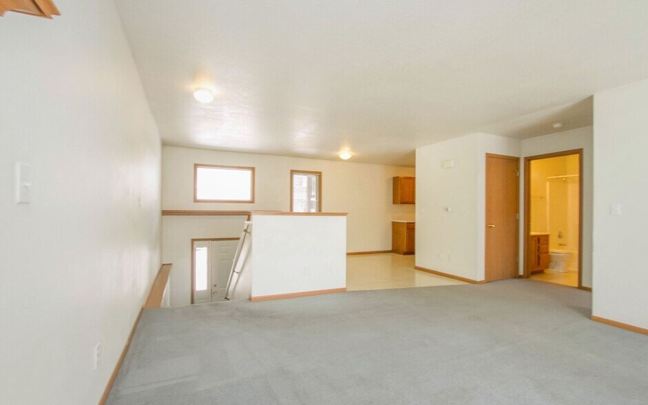 Building Photo - 216 S Kellogg Ave