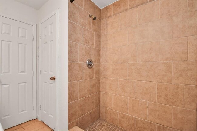 Building Photo - 5714 Doulton Dr