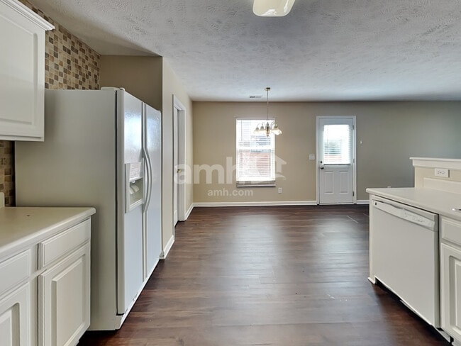 Building Photo - 2853 Park Knoll Dr