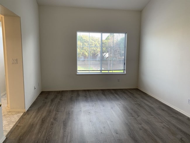 Building Photo - 563 Shoal Cir