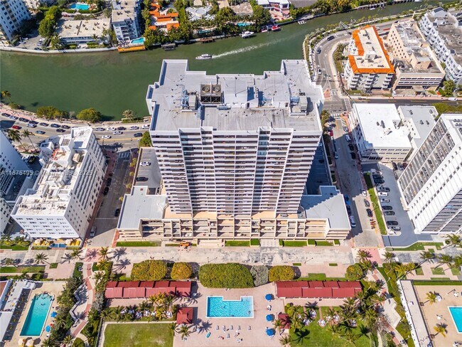 Building Photo - 2555 Collins Ave