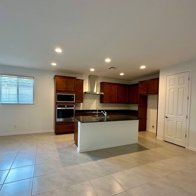 Building Photo - SENTERO CROSSING 3 bed 2 bath home