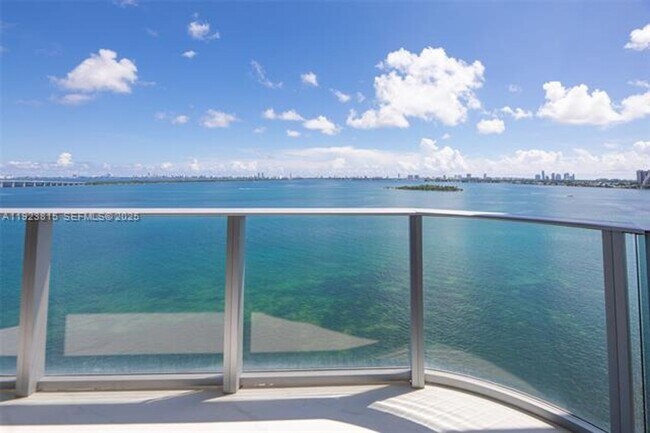 Building Photo - 700 NE 24th St