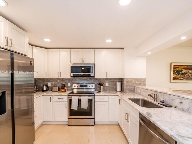 Building Photo - 5000 N Ocean Blvd