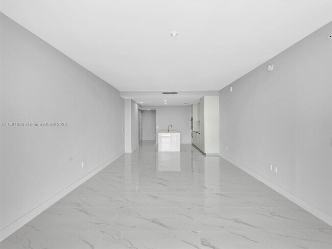 Building Photo - 700 NE 24th St