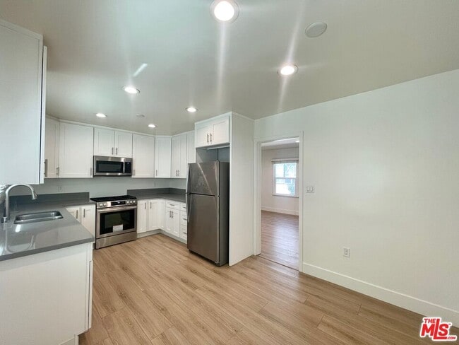 Building Photo - 4441 Tujunga Ave