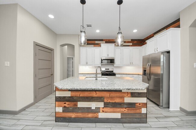 Building Photo - 211 Pleasant Hl Wy