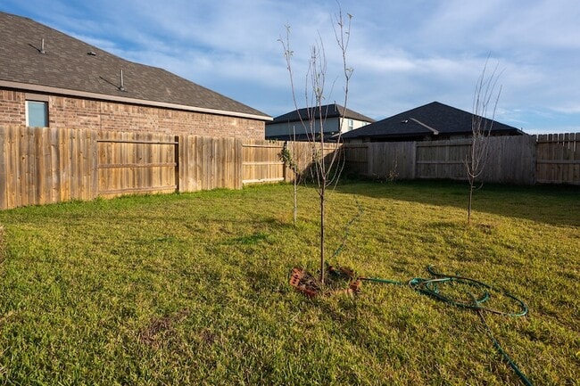 Building Photo - 409 Aurora Creek Ln