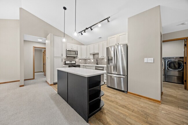 Building Photo - 5S560 Paxton Dr