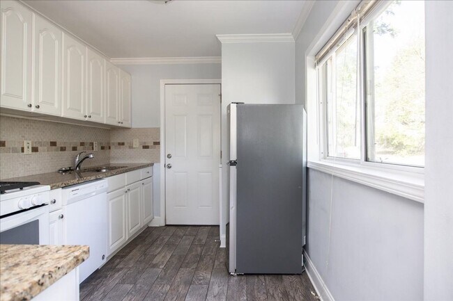 Building Photo - 1096 Herndon St NW