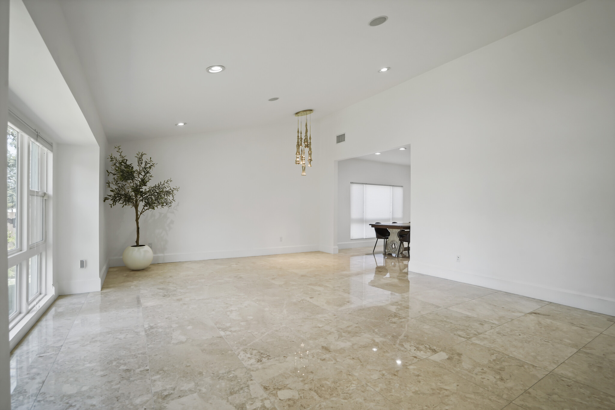 Building Photo - 16544 Park Lane Dr