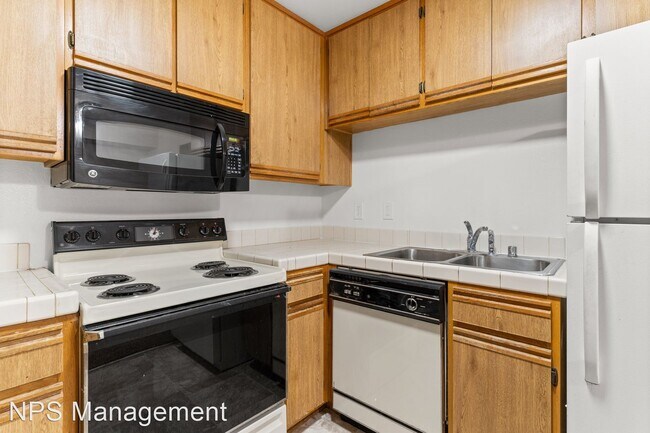 Building Photo - 1 br, 1 bath Apartment - 3485 Linden Ave 3...